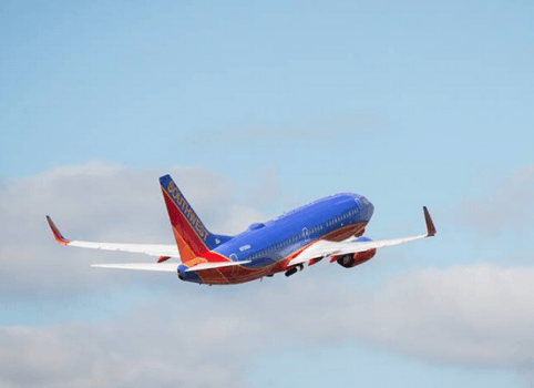 Southwest Airlines загружает семью из Flight After Mean Tweet