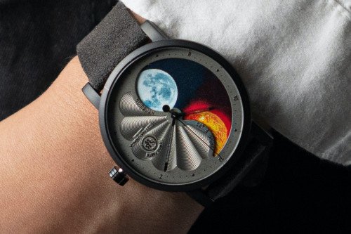 Первые в мире часы Day & Night - это смелый дизайн, который оживит коллекцию каждого коллекционера часов