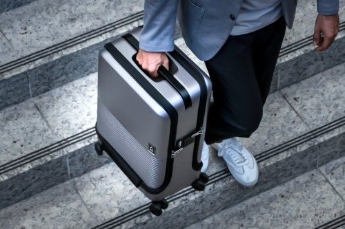 Для максимального удобства использования и доступа дорожный чемодан SPLIT имеет ДВЕ лицевые стороны.